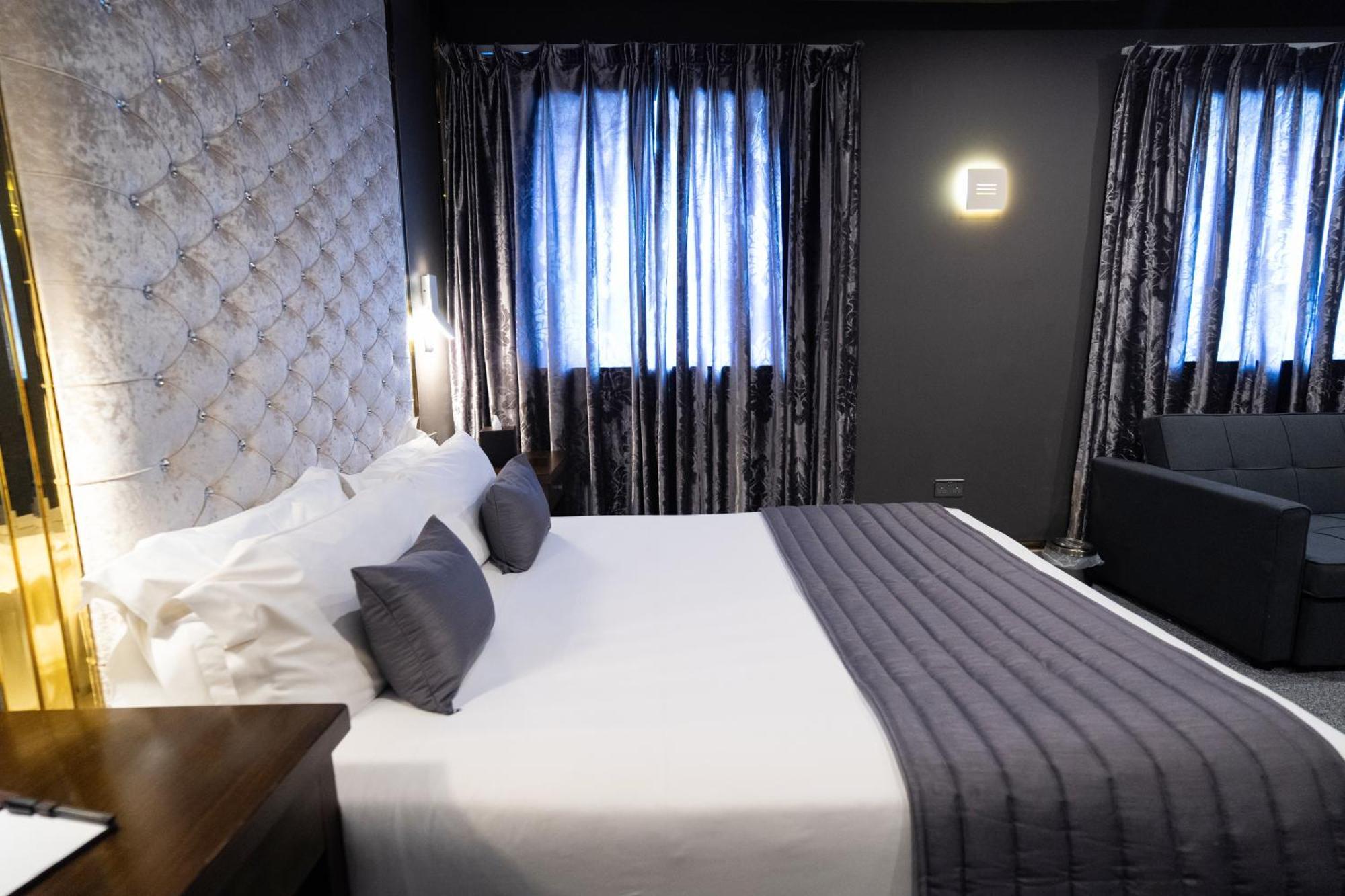 Grand Sapphire Hotel & Banqueting Croydon Bagian luar foto