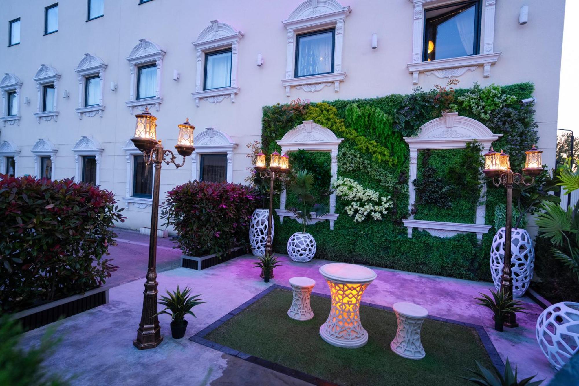 Grand Sapphire Hotel & Banqueting Croydon Bagian luar foto