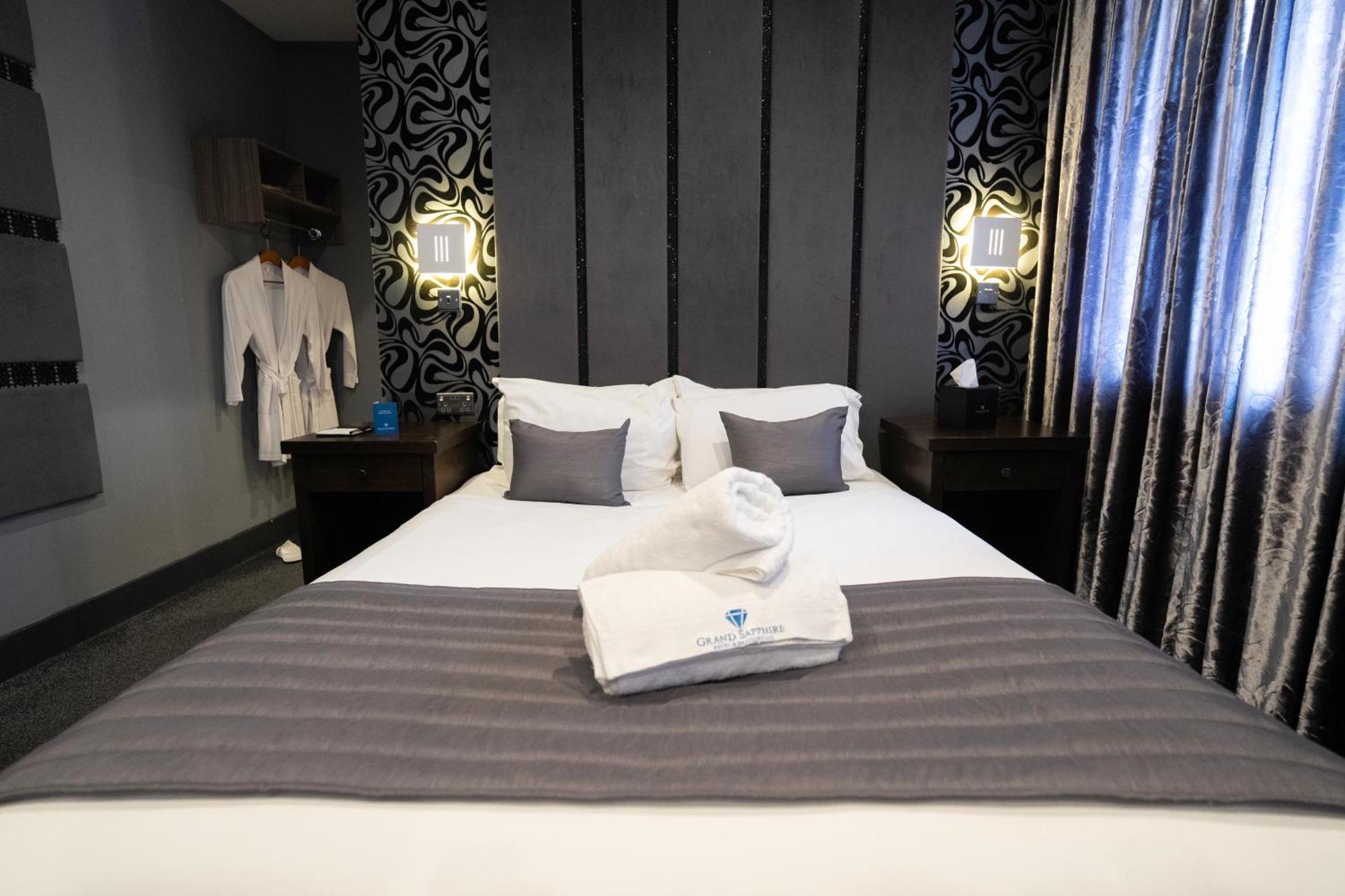 Grand Sapphire Hotel & Banqueting Croydon Bagian luar foto