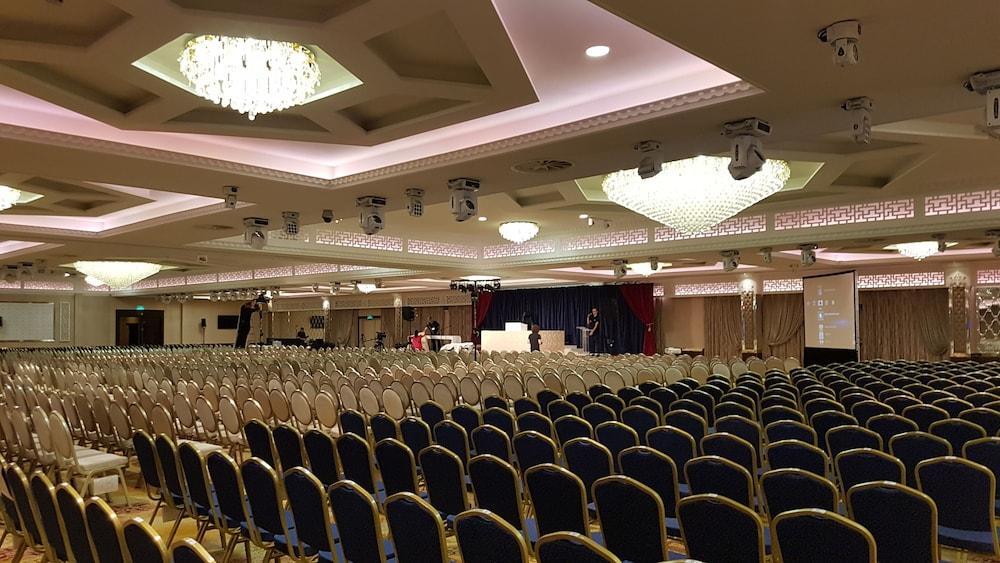 Grand Sapphire Hotel & Banqueting Croydon Bagian luar foto